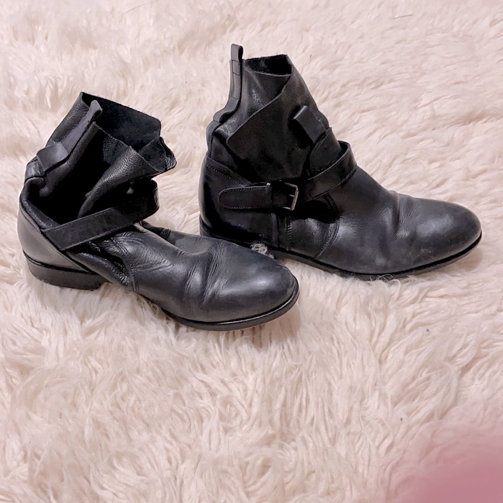 Minnelli Black Leather ankle boots made in Italy
